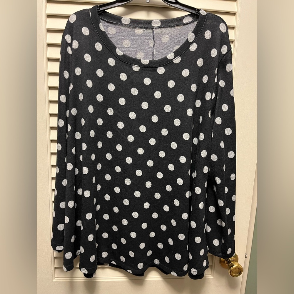WOMEN’S Black/white Polka Dot Tunic 3X